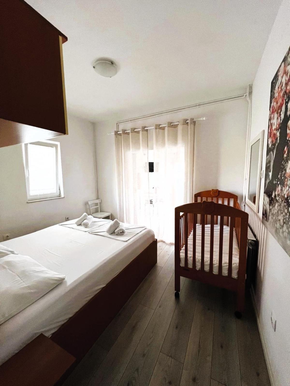 Family Apartments K&M Pag Town Kültér fotó