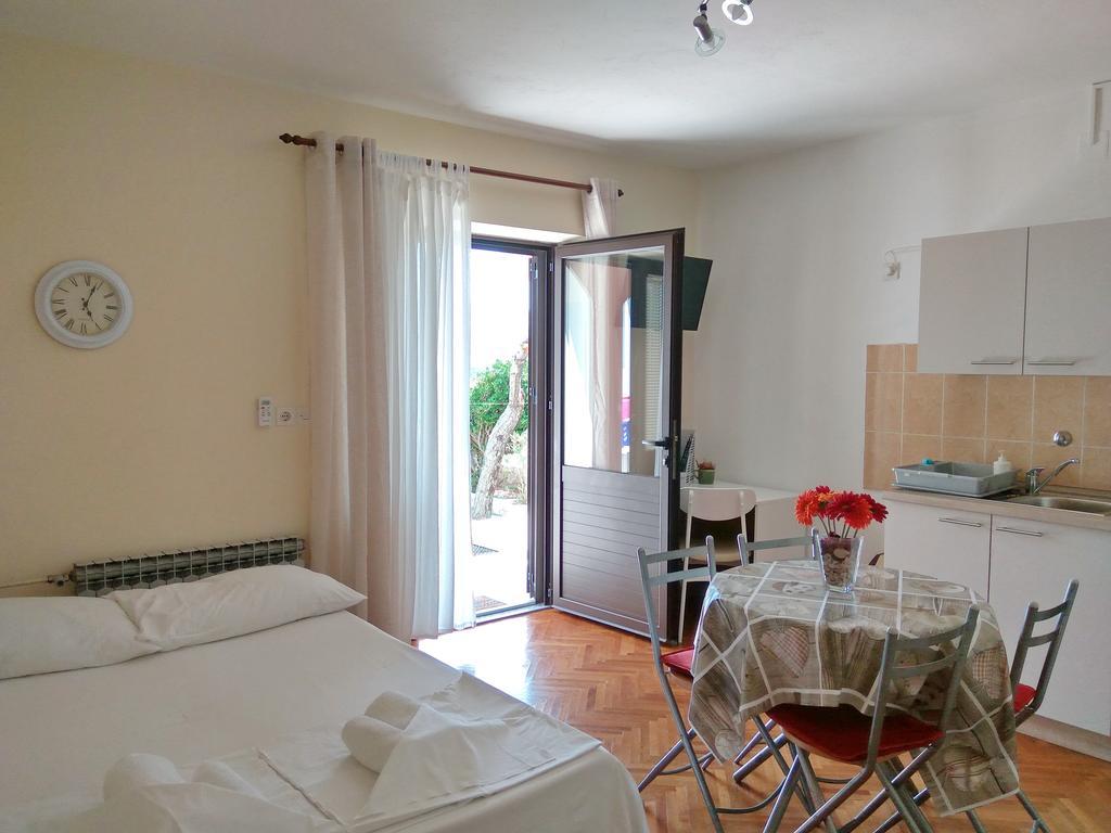 Family Apartments K&M Pag Town Kültér fotó