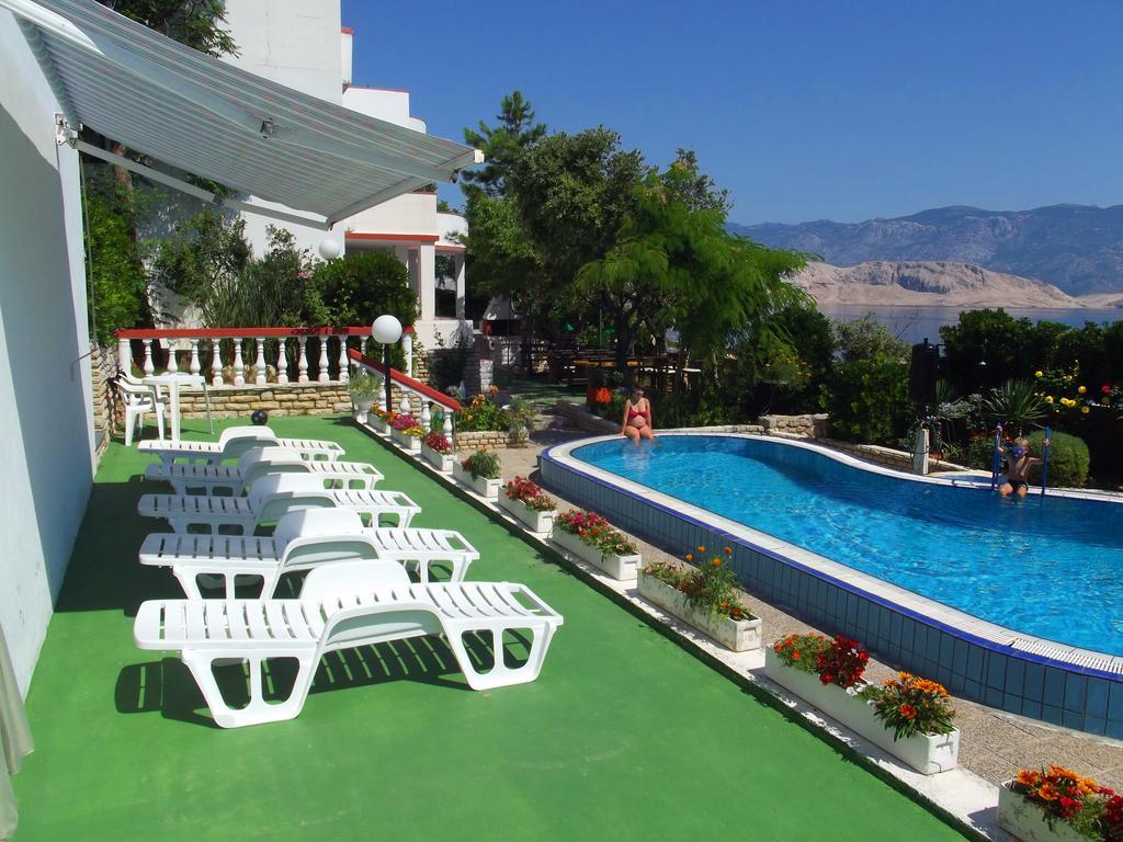 Family Apartments K&M Pag Town Kültér fotó